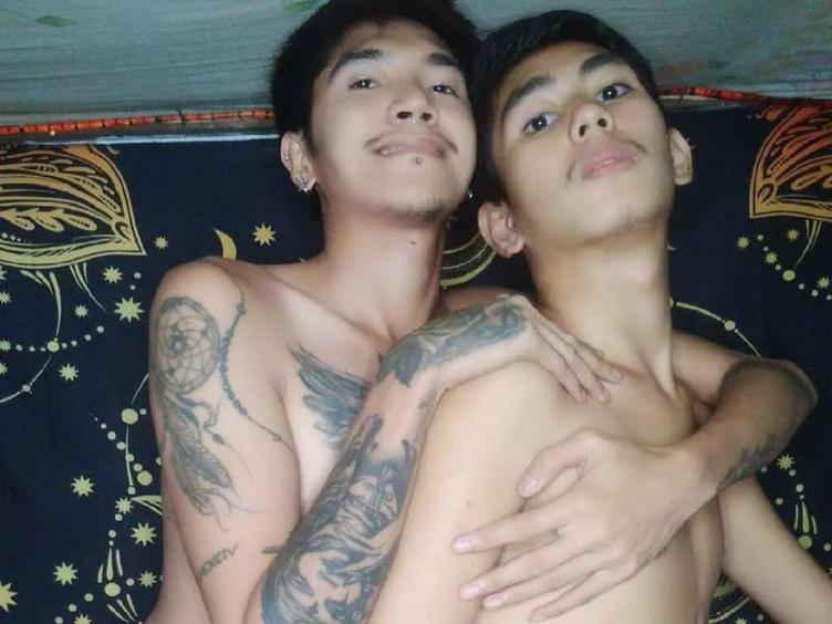 hello we are 2 hot guys, we like play each other untill we cum, lets join our show if you like sexy  guys